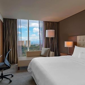 Guest room 1 King Valley view High floor